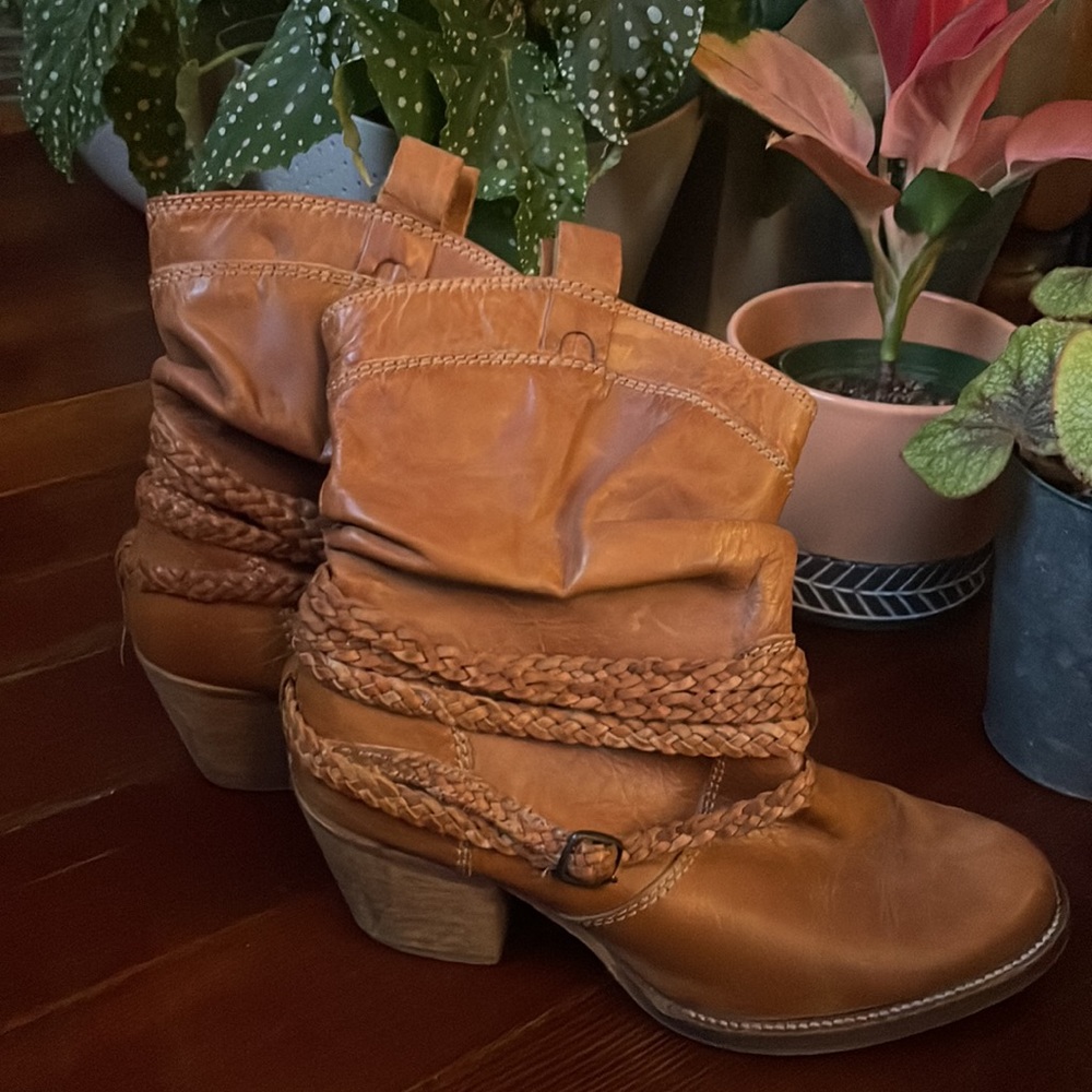 Leather boots with braid wrap